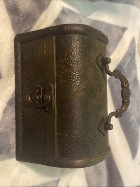 Antique-Style small Decorative box in Dark Bronze